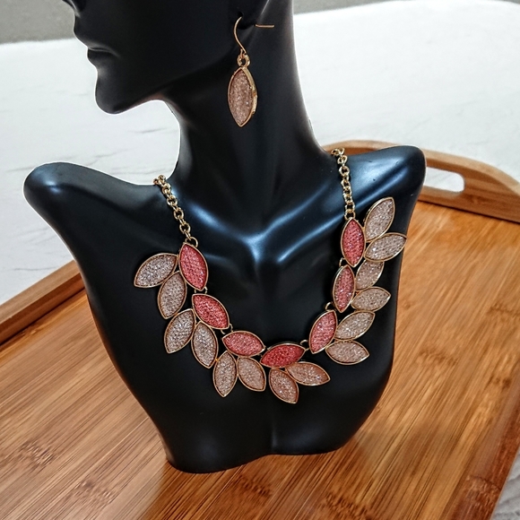 Ellen Tracy Necklace & Earring set - Picture 6 of 16